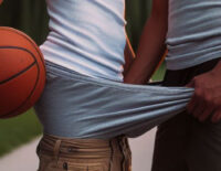 Saggers love in public